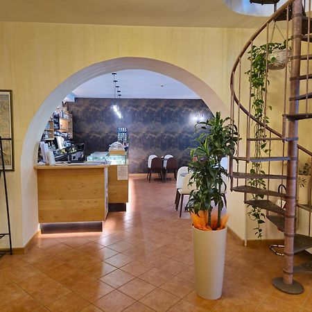 Lago Park Hotel Молвена Екстериор снимка