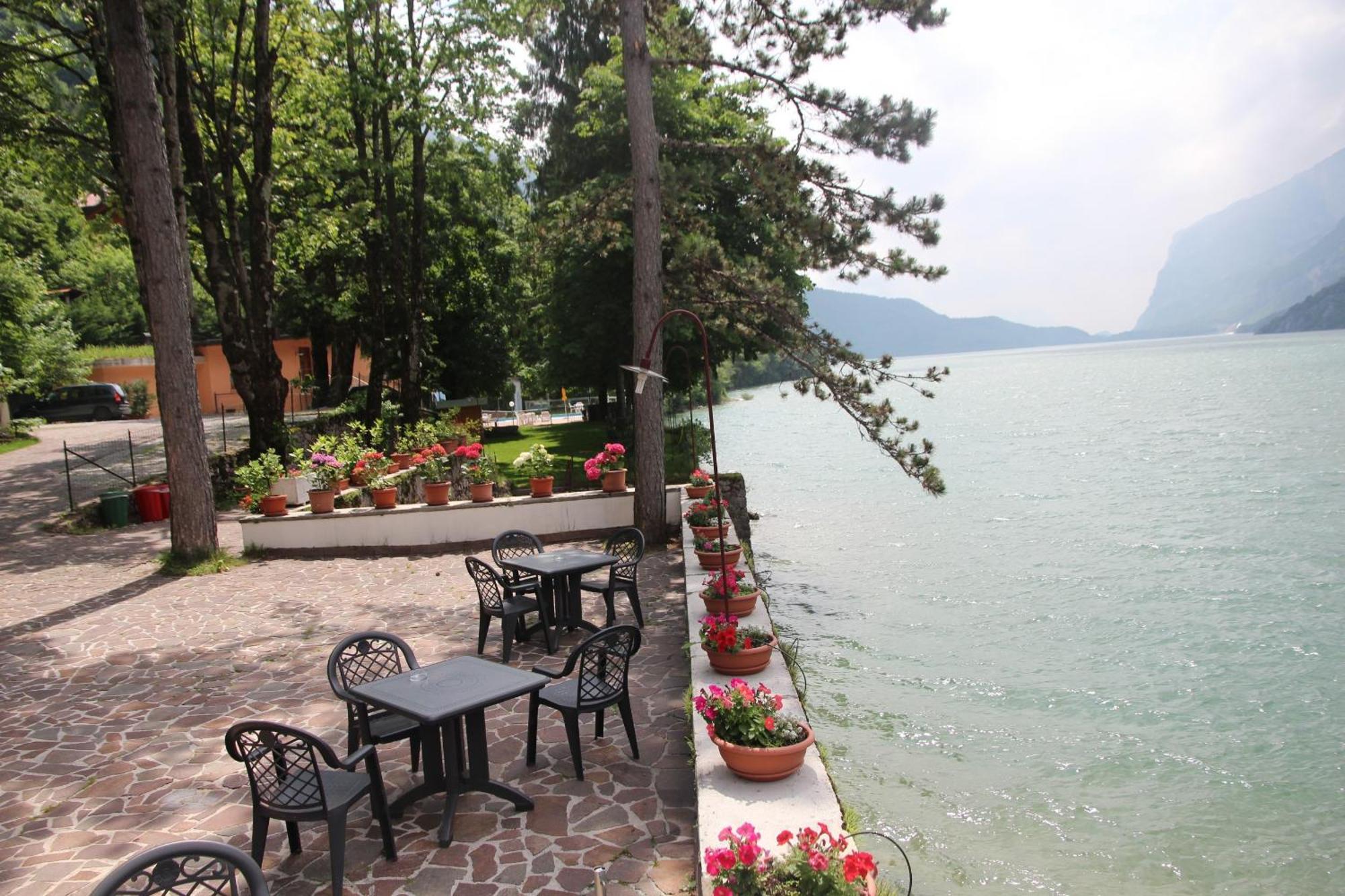 Lago Park Hotel Молвена Екстериор снимка