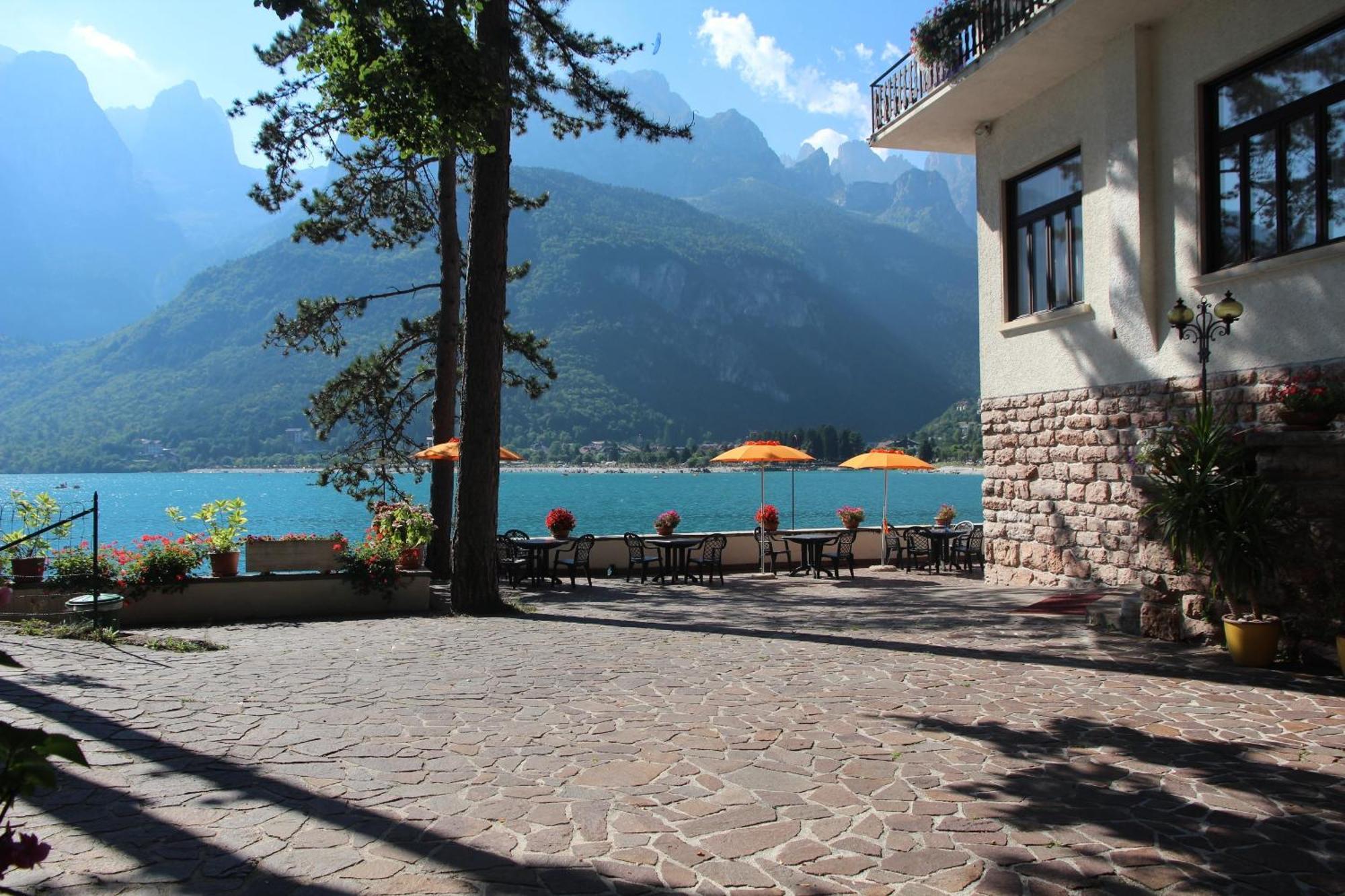 Lago Park Hotel Молвена Екстериор снимка