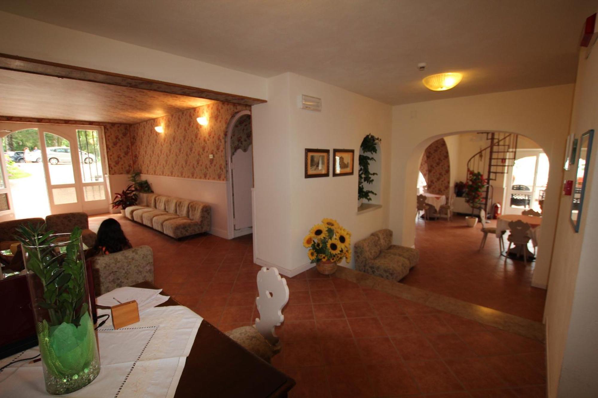 Lago Park Hotel Молвена Екстериор снимка