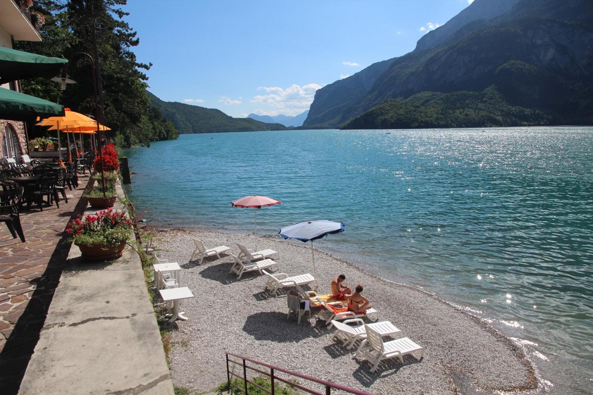 Lago Park Hotel Молвена Екстериор снимка