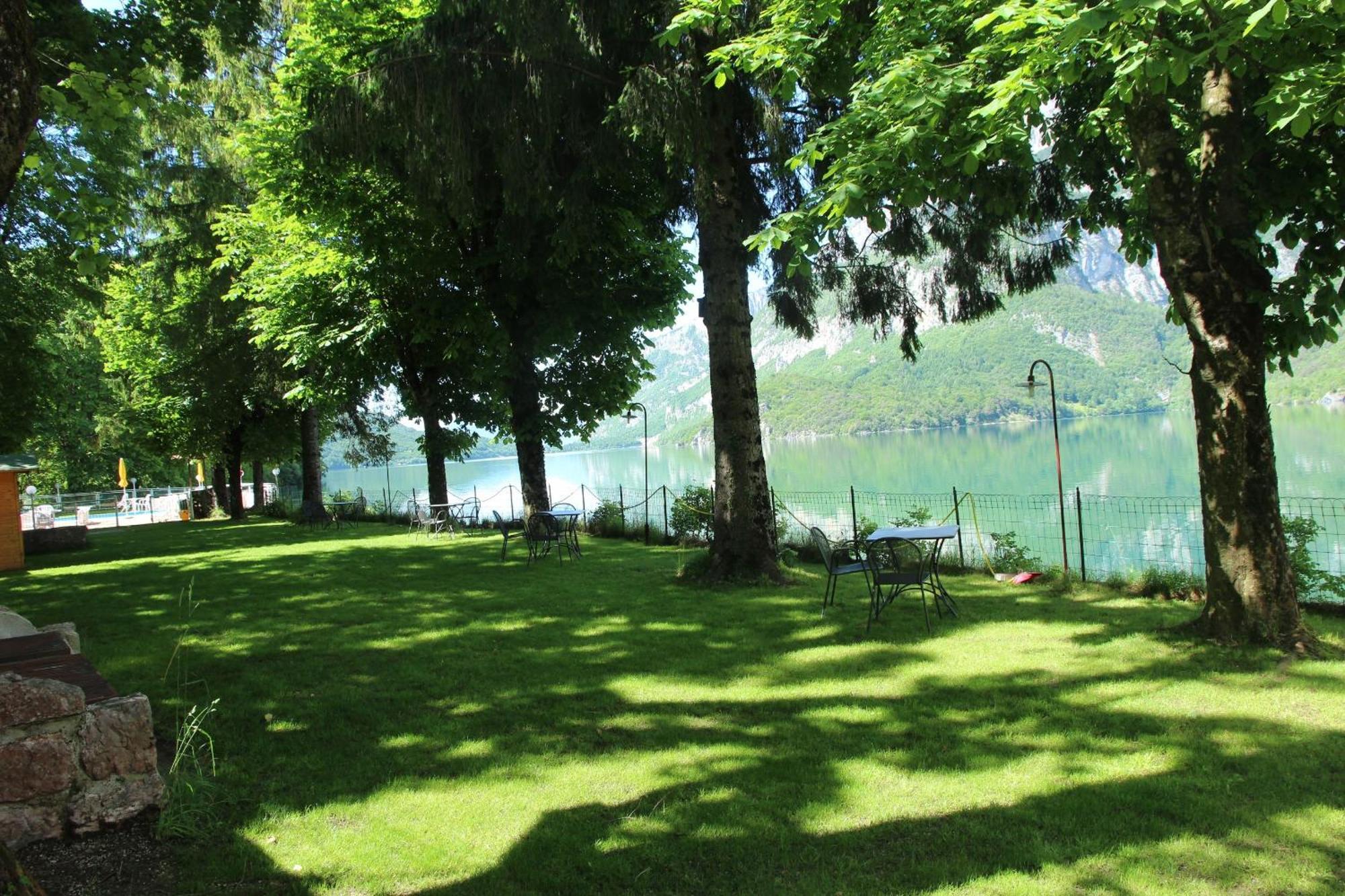Lago Park Hotel Молвена Екстериор снимка