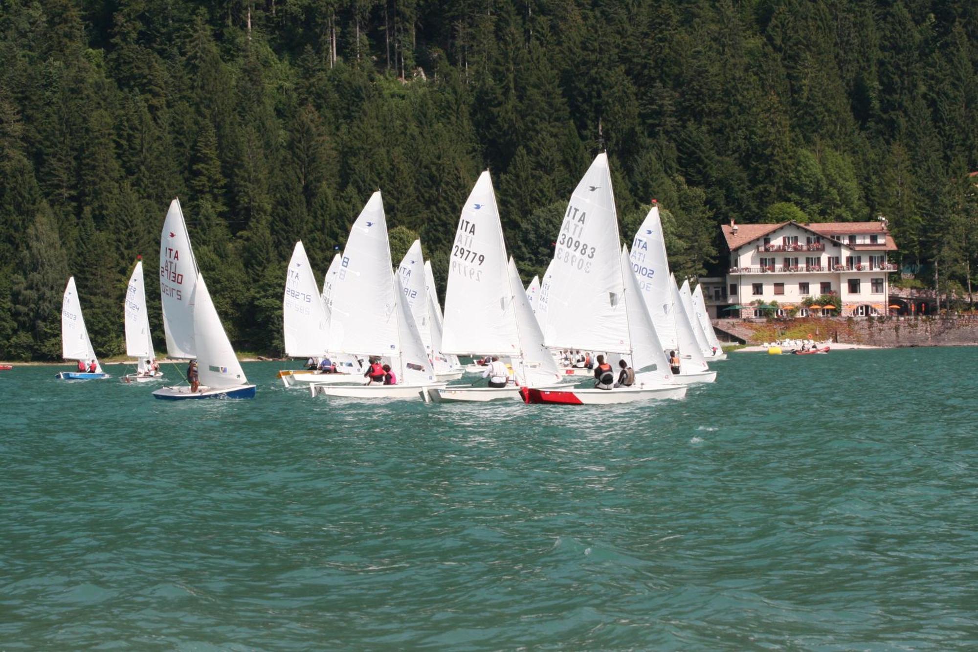Lago Park Hotel Молвена Екстериор снимка