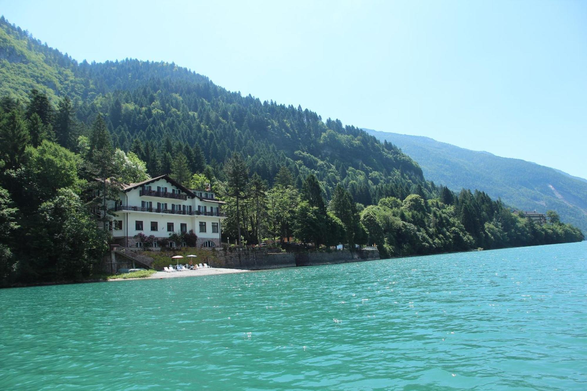 Lago Park Hotel Молвена Екстериор снимка