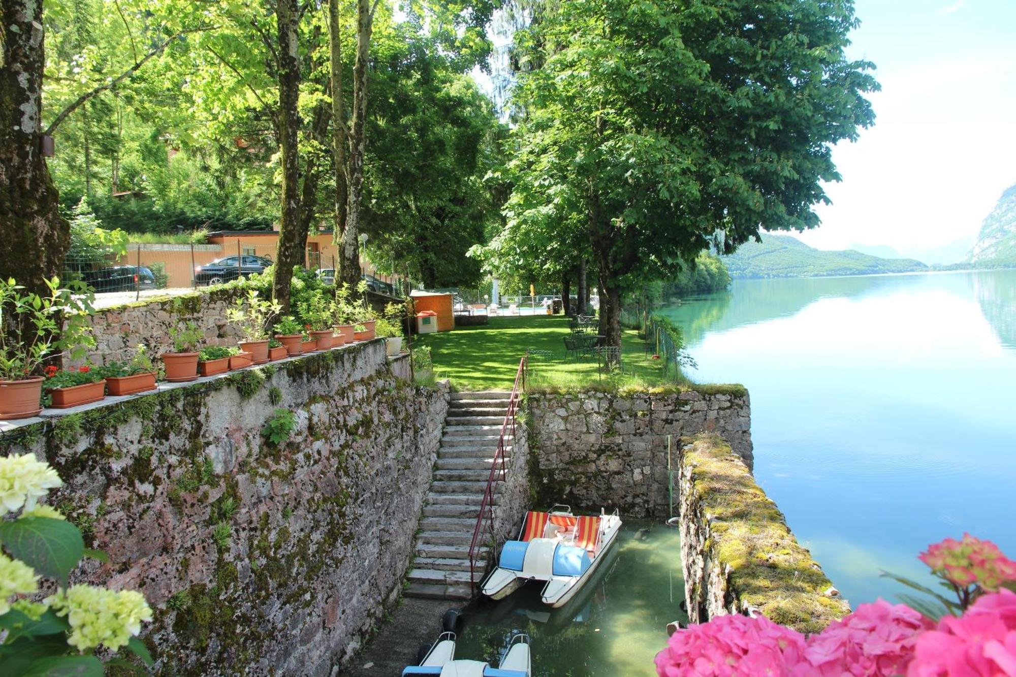 Lago Park Hotel Молвена Екстериор снимка