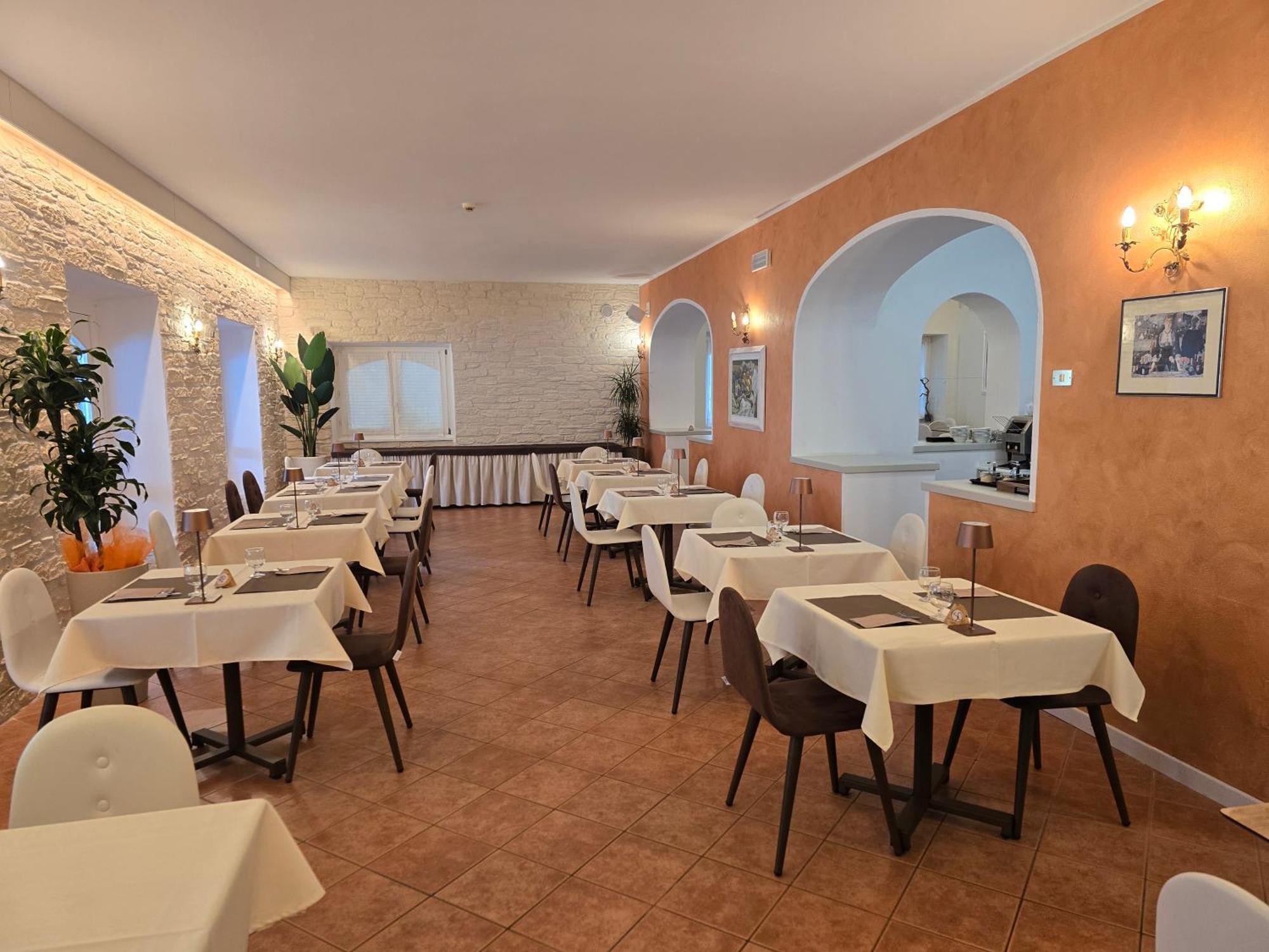 Lago Park Hotel Молвена Екстериор снимка