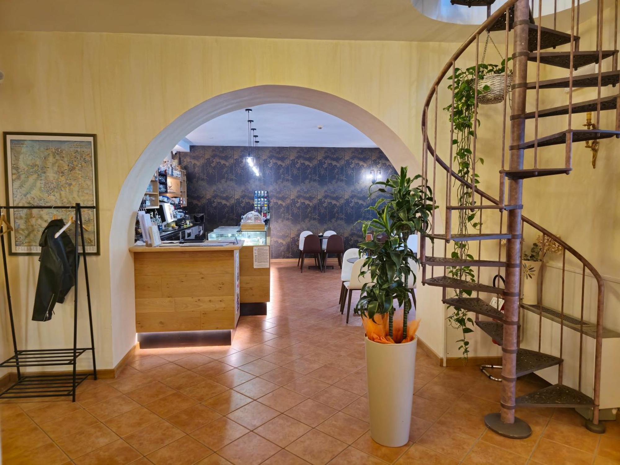 Lago Park Hotel Молвена Екстериор снимка