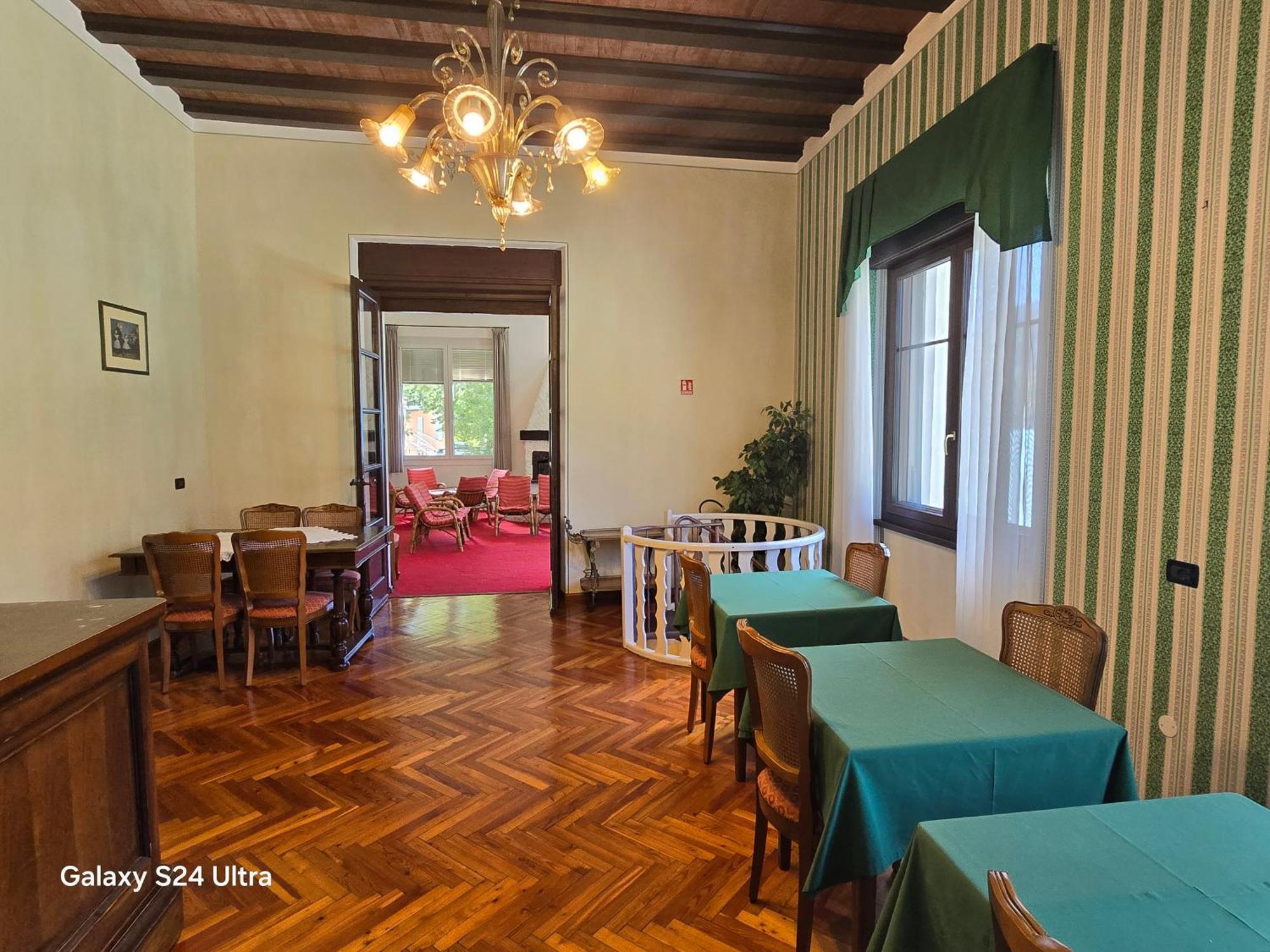 Lago Park Hotel Молвена Екстериор снимка
