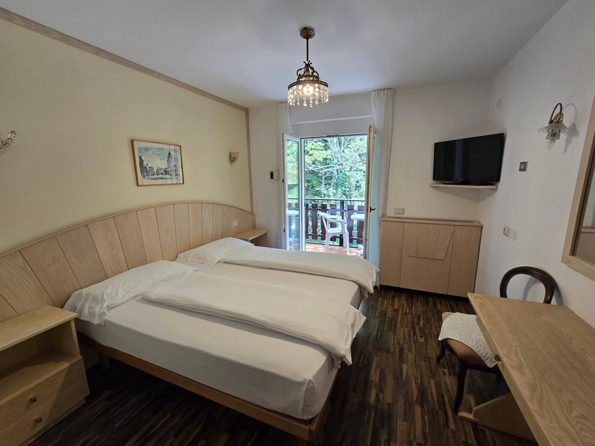 Lago Park Hotel Молвена Екстериор снимка