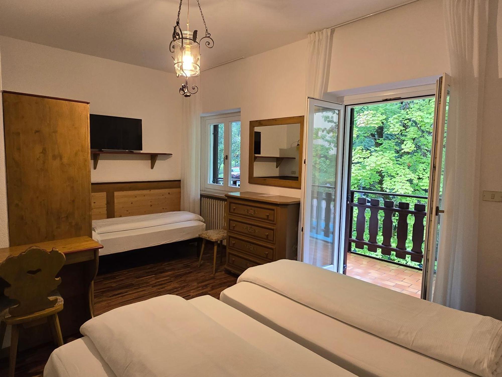 Lago Park Hotel Молвена Екстериор снимка