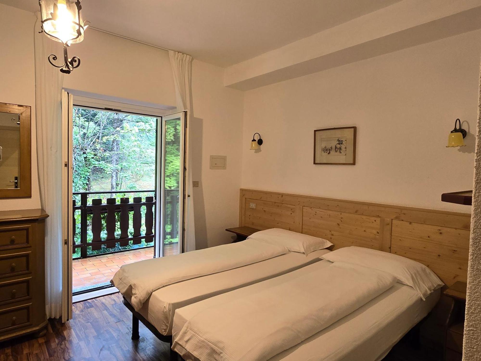 Lago Park Hotel Молвена Екстериор снимка