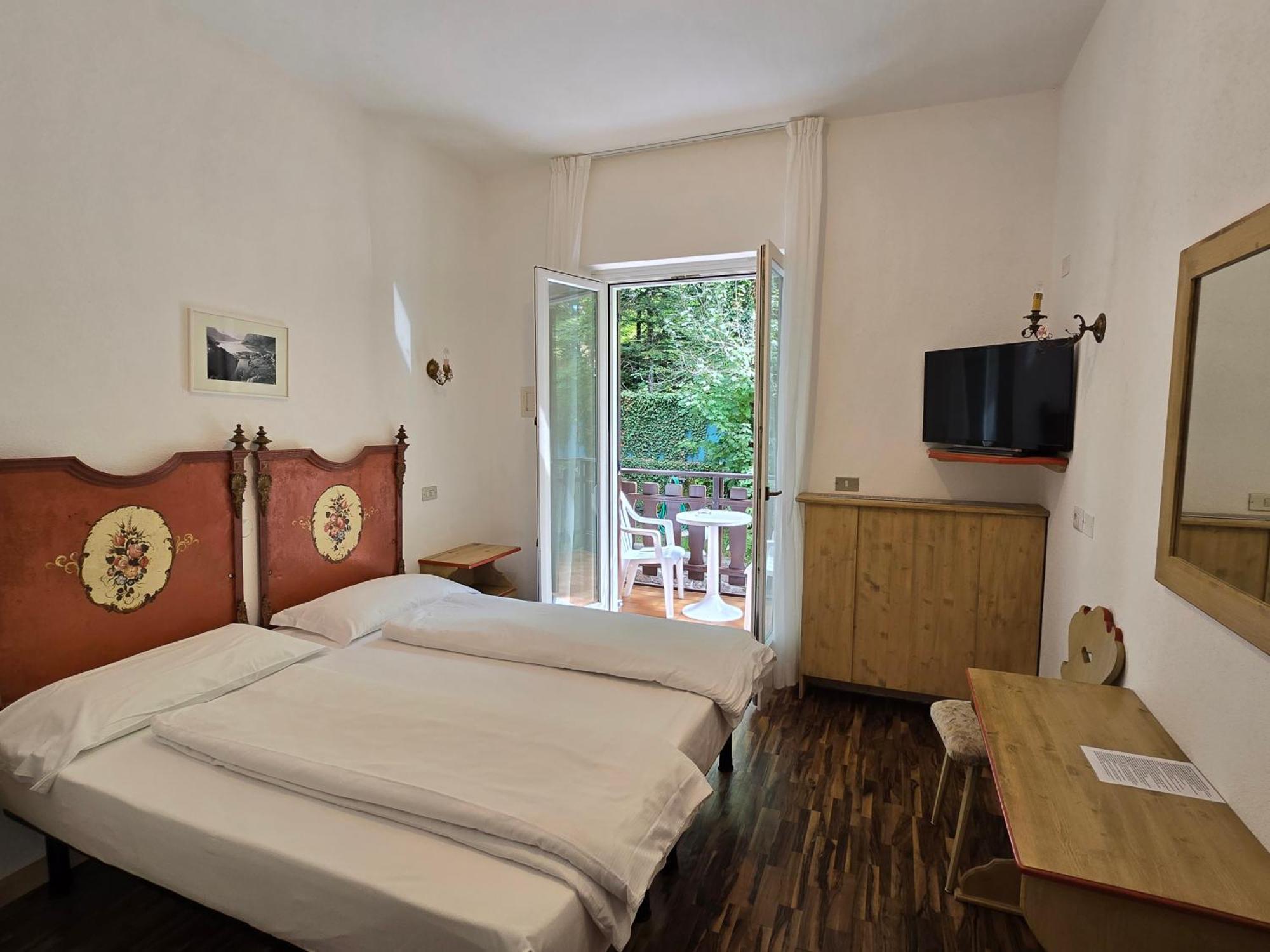 Lago Park Hotel Молвена Екстериор снимка