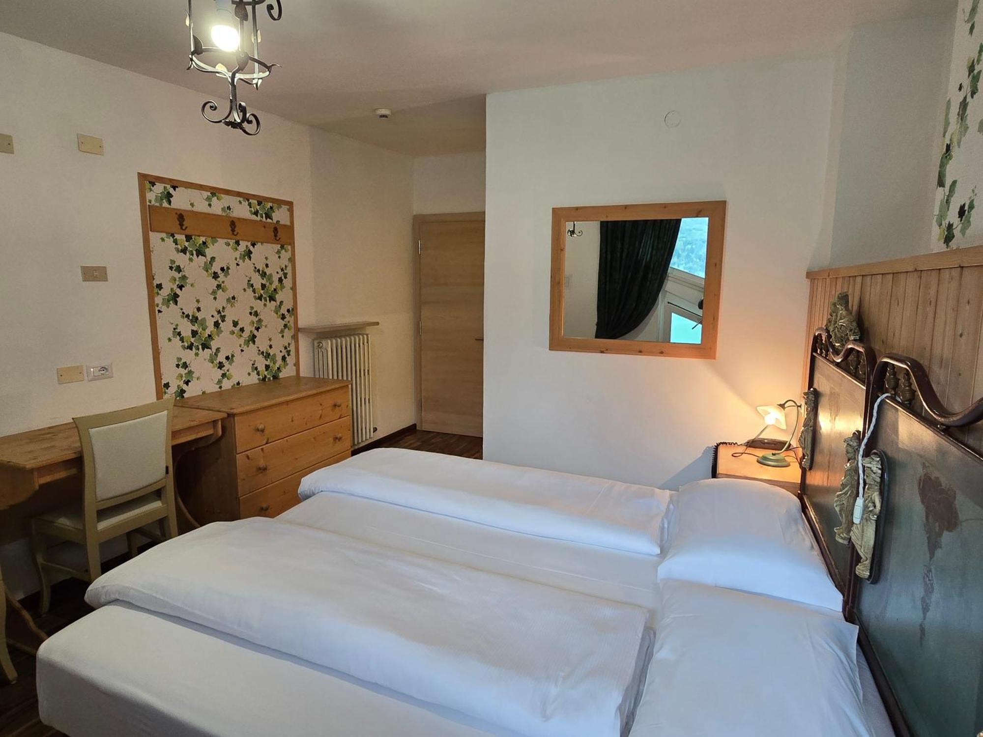 Lago Park Hotel Молвена Екстериор снимка