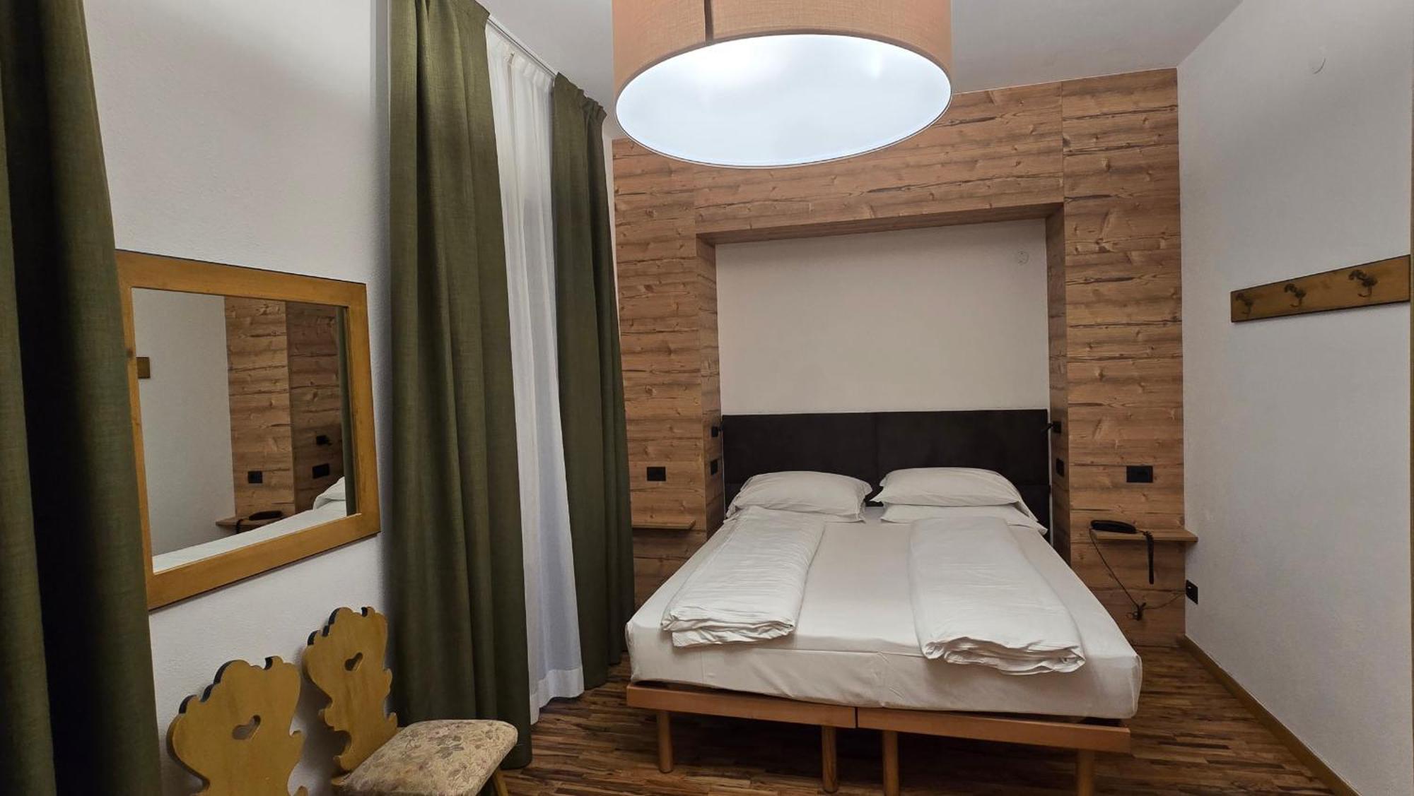 Lago Park Hotel Молвена Екстериор снимка