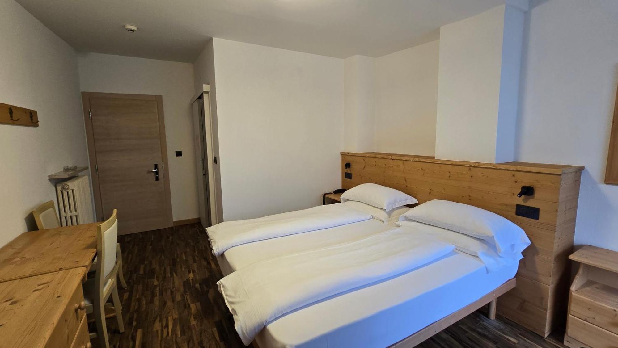 Lago Park Hotel Молвена Екстериор снимка