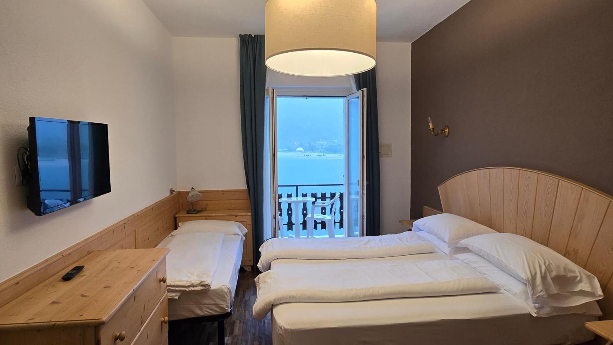 Lago Park Hotel Молвена Екстериор снимка