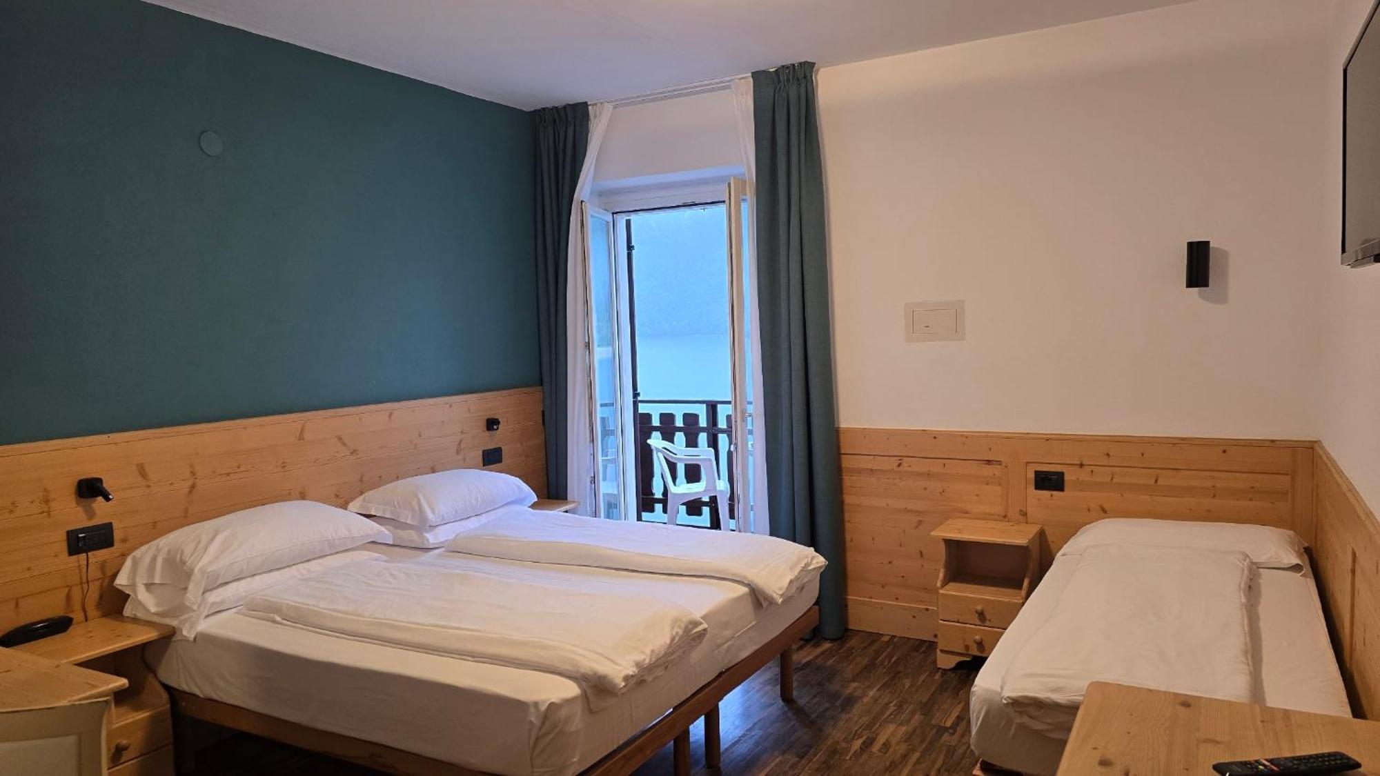 Lago Park Hotel Молвена Екстериор снимка