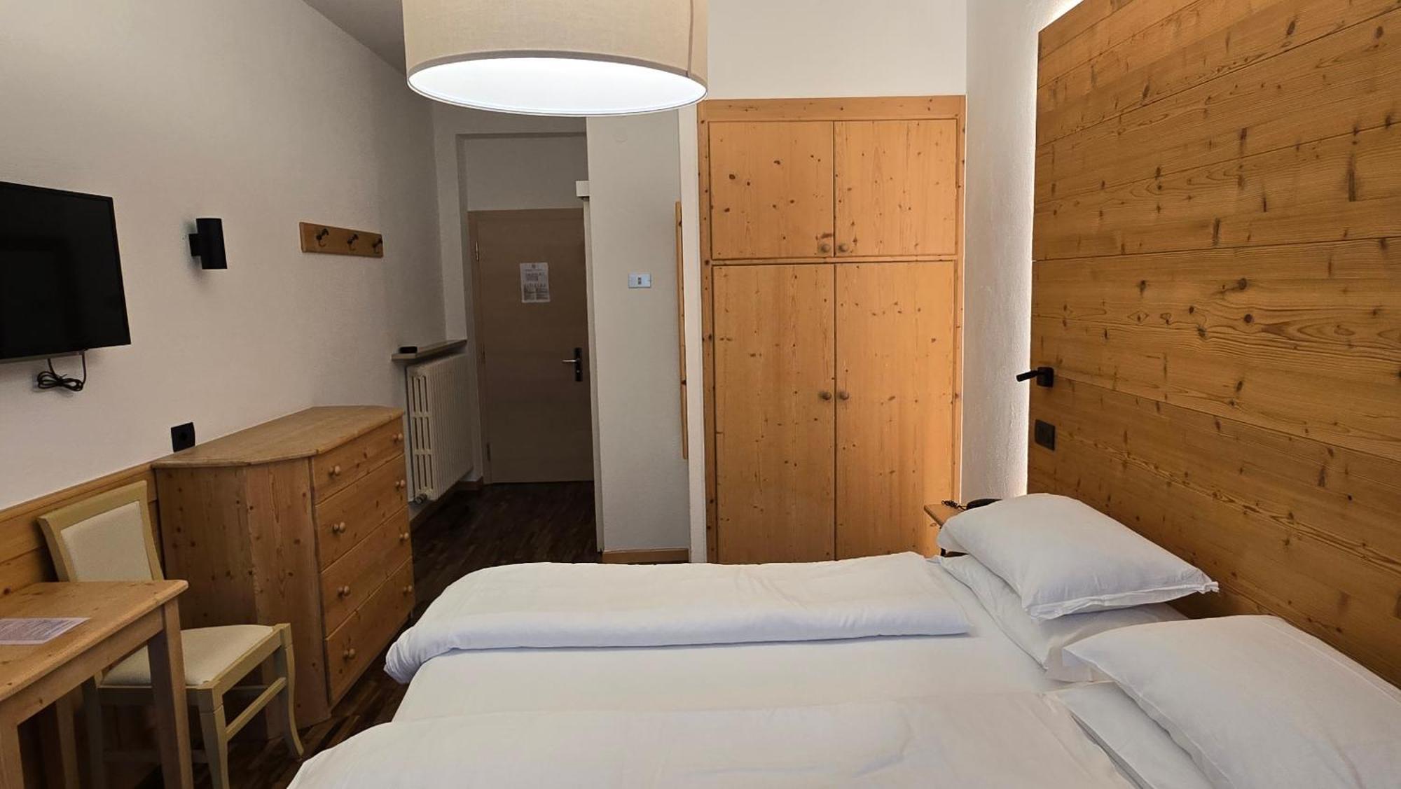 Lago Park Hotel Молвена Екстериор снимка
