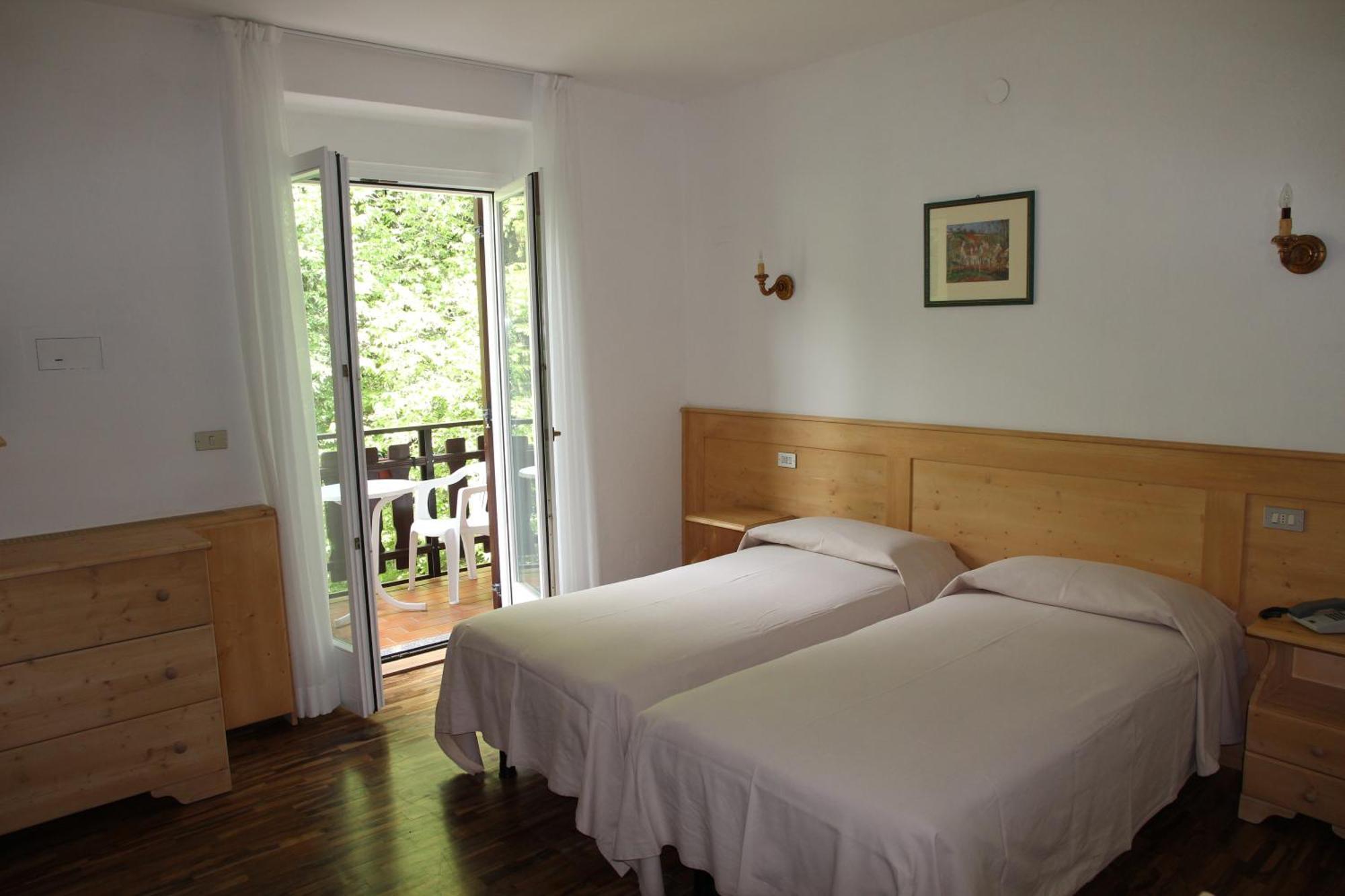 Lago Park Hotel Молвена Екстериор снимка