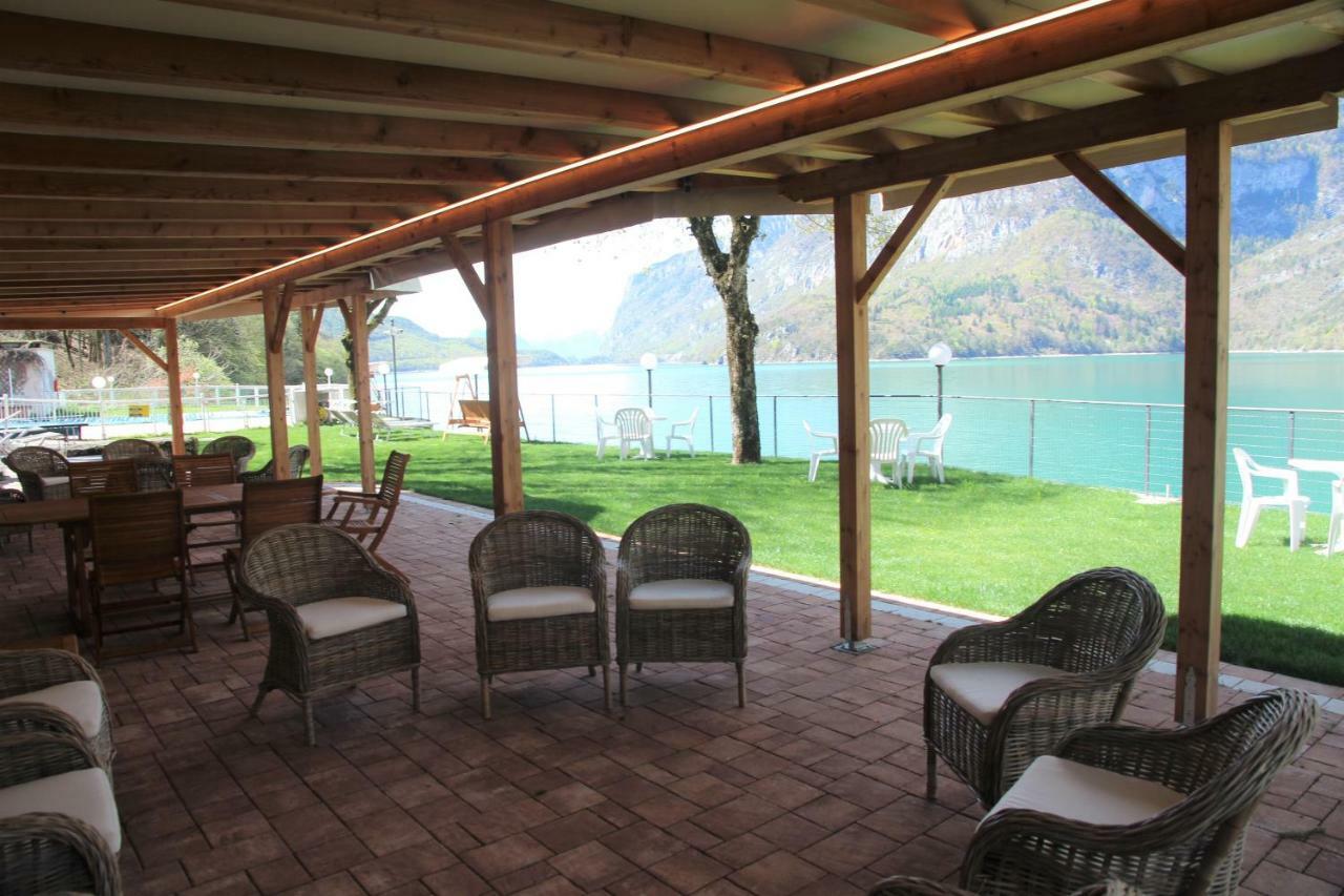 Lago Park Hotel Молвена Екстериор снимка