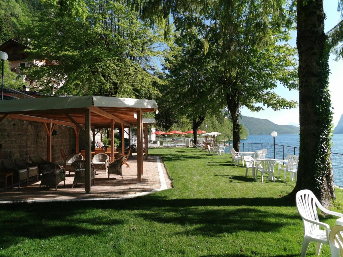 Lago Park Hotel Молвена Екстериор снимка