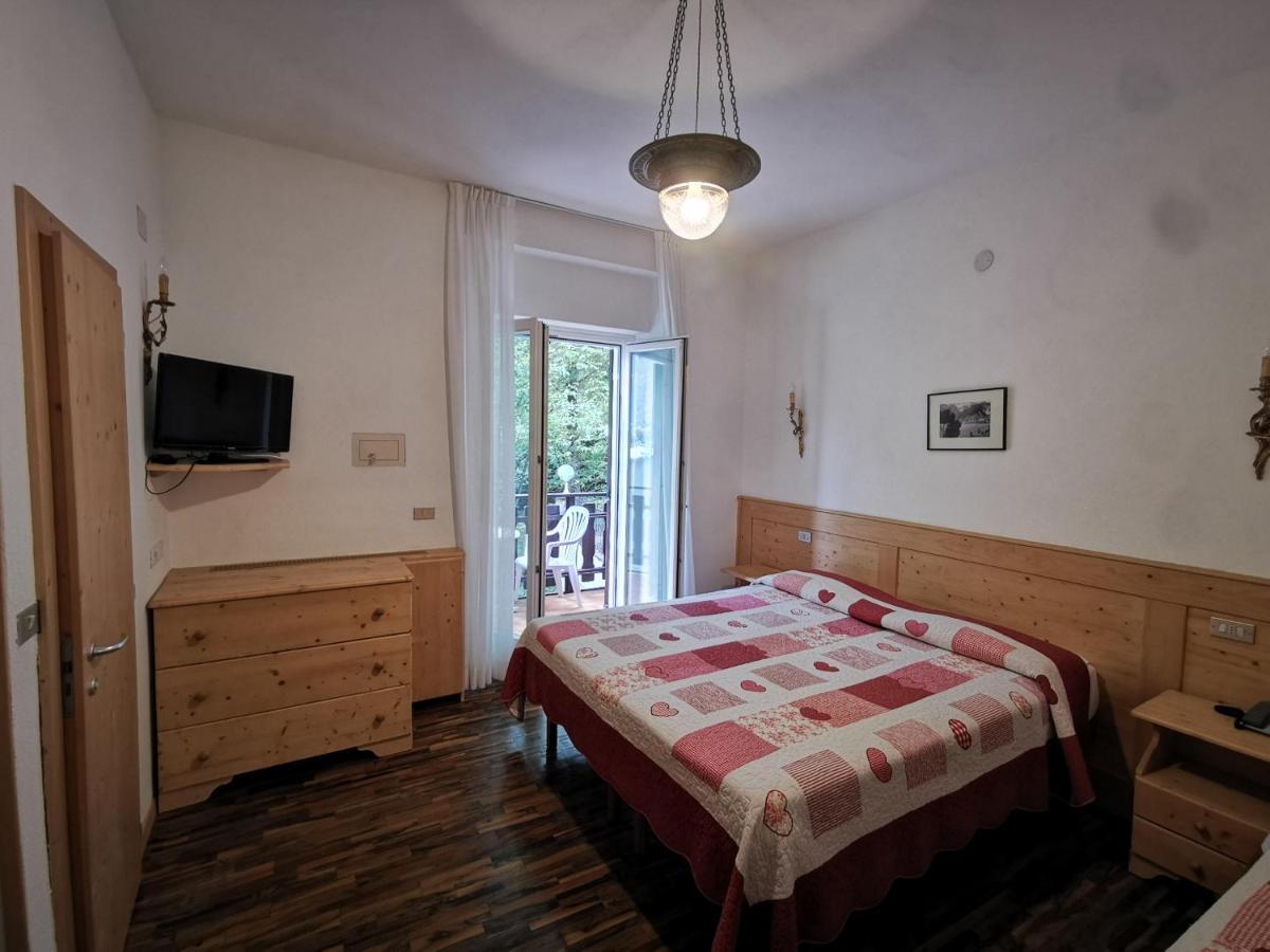 Lago Park Hotel Молвена Екстериор снимка